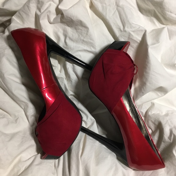 Carlos Santana Shoes - 🍒Carlos Santana peep toe platform heels🍒